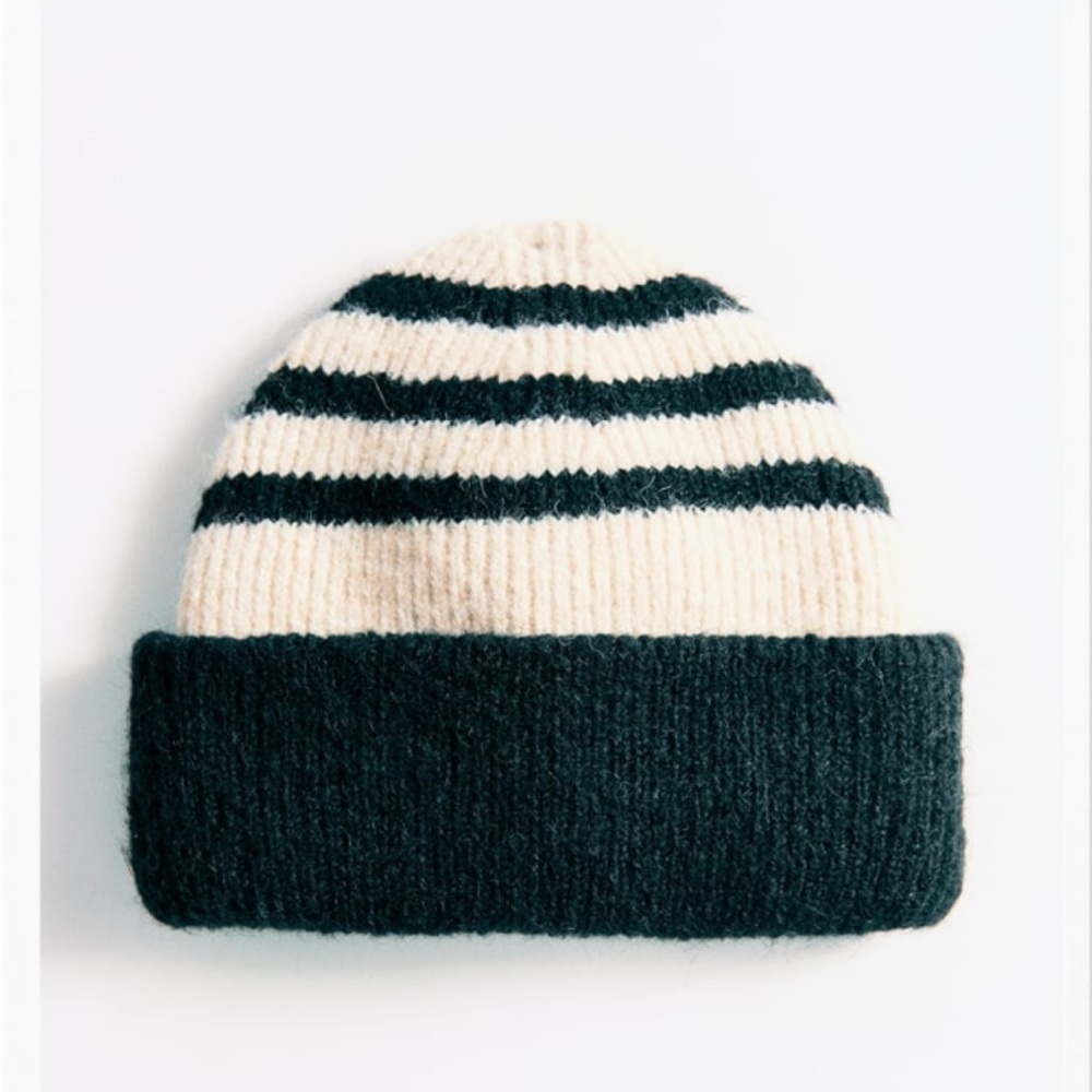 ZARA TURNED-UP KNIT BEANIE✨
ECRU / BLACK
